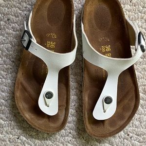 Women’s Birkenstocks Gizah sandals in white size 36
